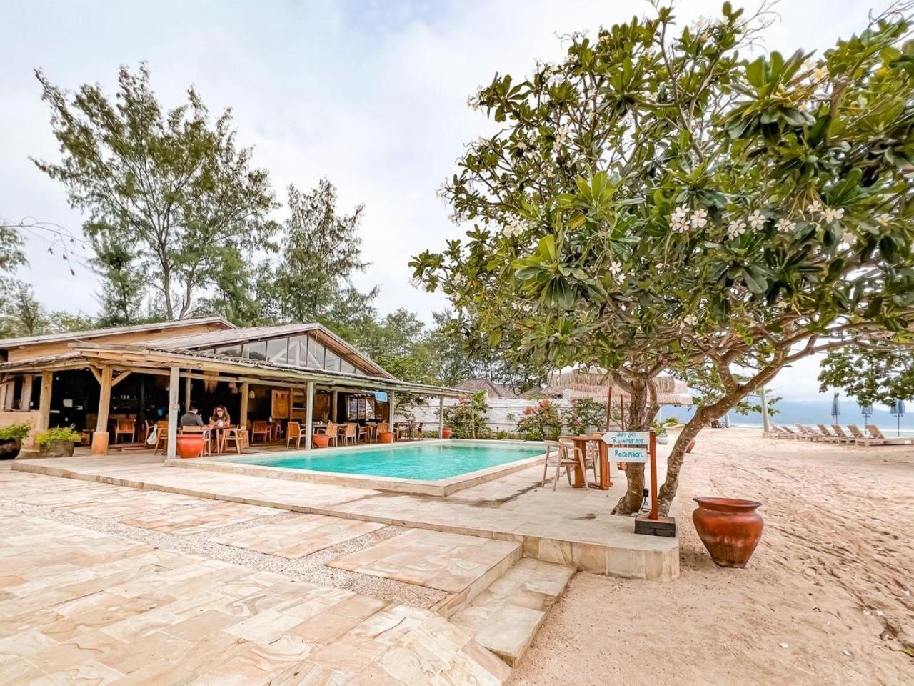 Bungalow Cafe Gili Beachfront Gili Meno Dış mekan fotoğraf