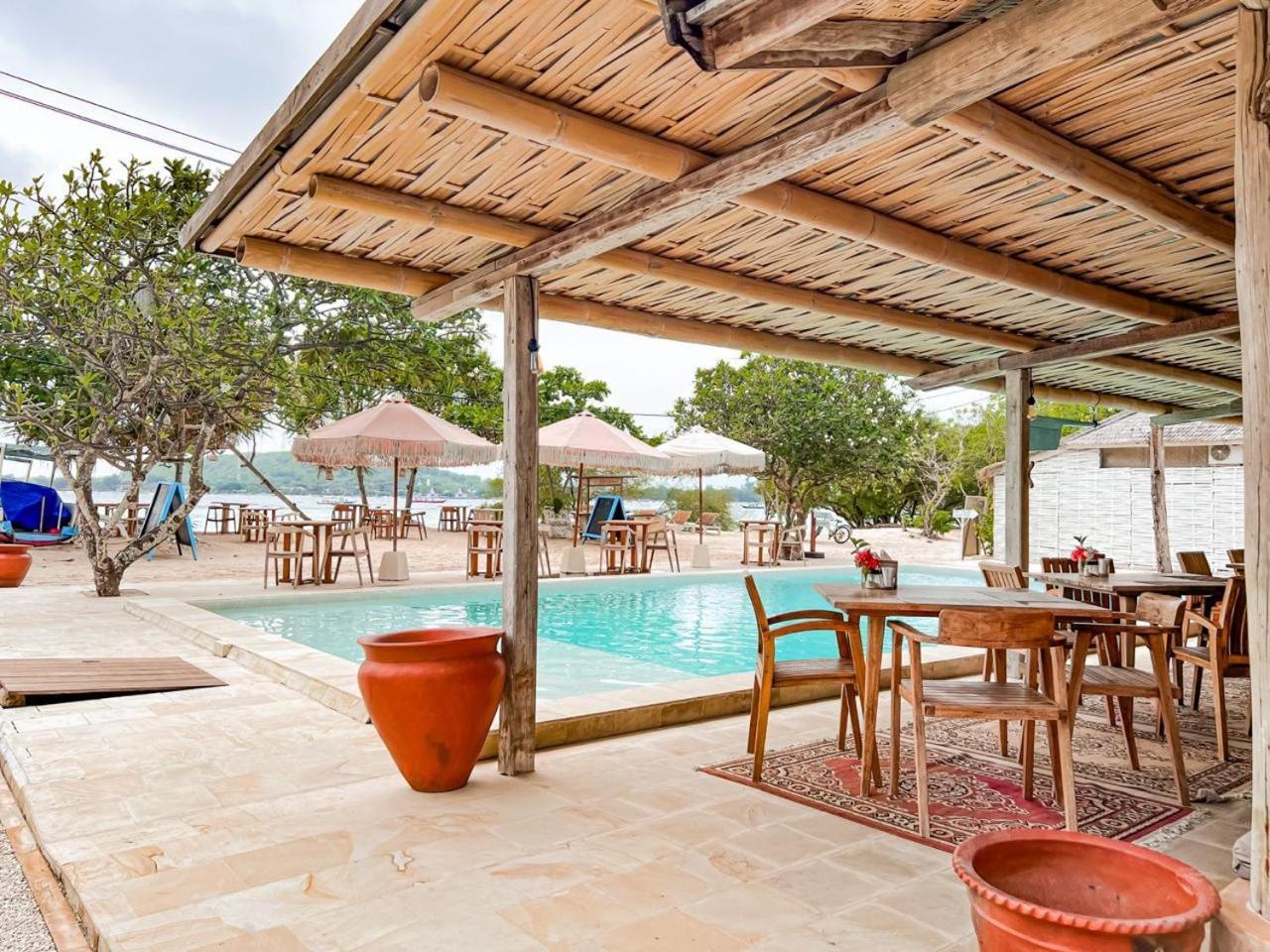 Bungalow Cafe Gili Beachfront Gili Meno Dış mekan fotoğraf