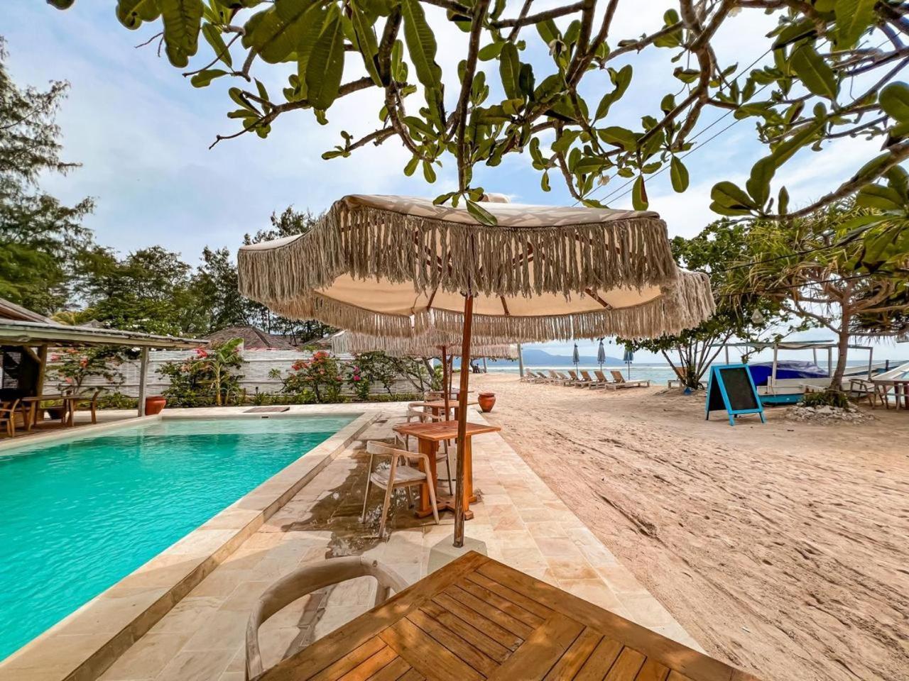 Bungalow Cafe Gili Beachfront Gili Meno Dış mekan fotoğraf