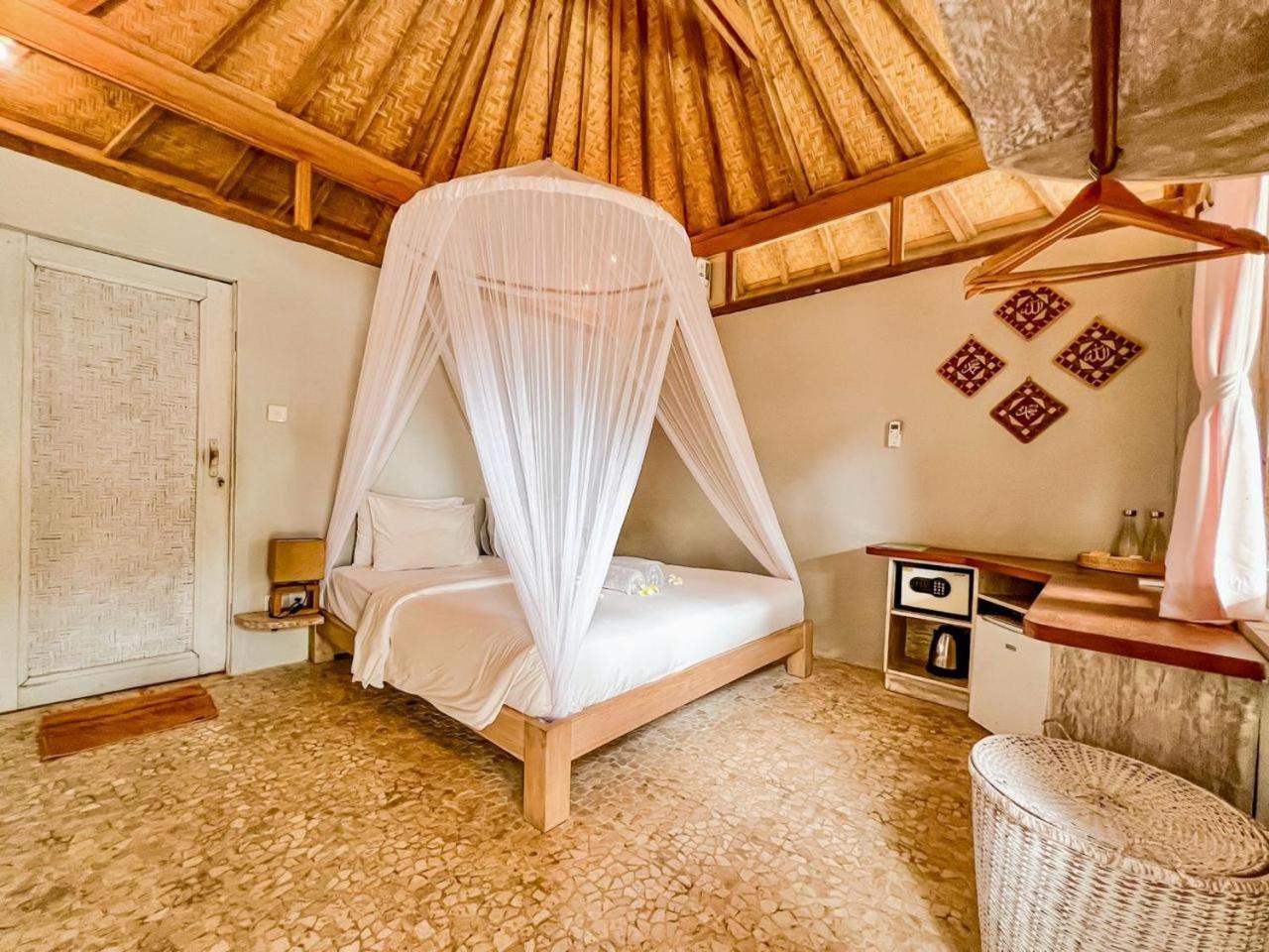 Bungalow Cafe Gili Beachfront Gili Meno Dış mekan fotoğraf
